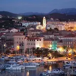 Magnifique Devant La *
