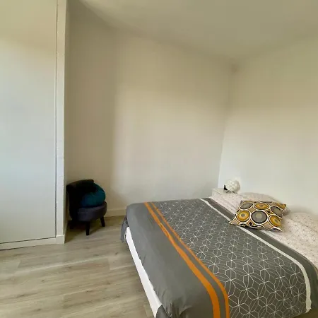 Magnifique Devant La *