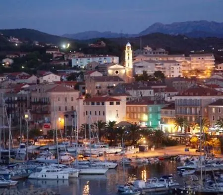 Magnifique Devant La *